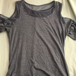 Grey shoulder shirt
